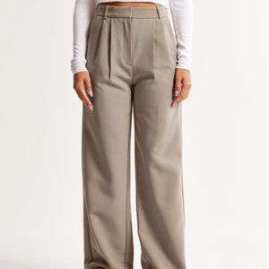 A&F Sloane Tailored Pant  in Light Brown, Size 28/6 L
